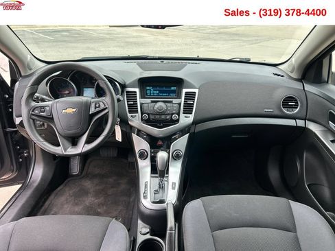 Used 2016 Chevrolet Cruze LT FWD image 12