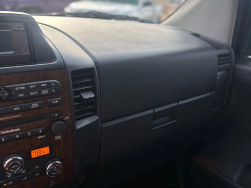 Used 2011 Nissan Titan SL w/ SL Technology Pkg image 28