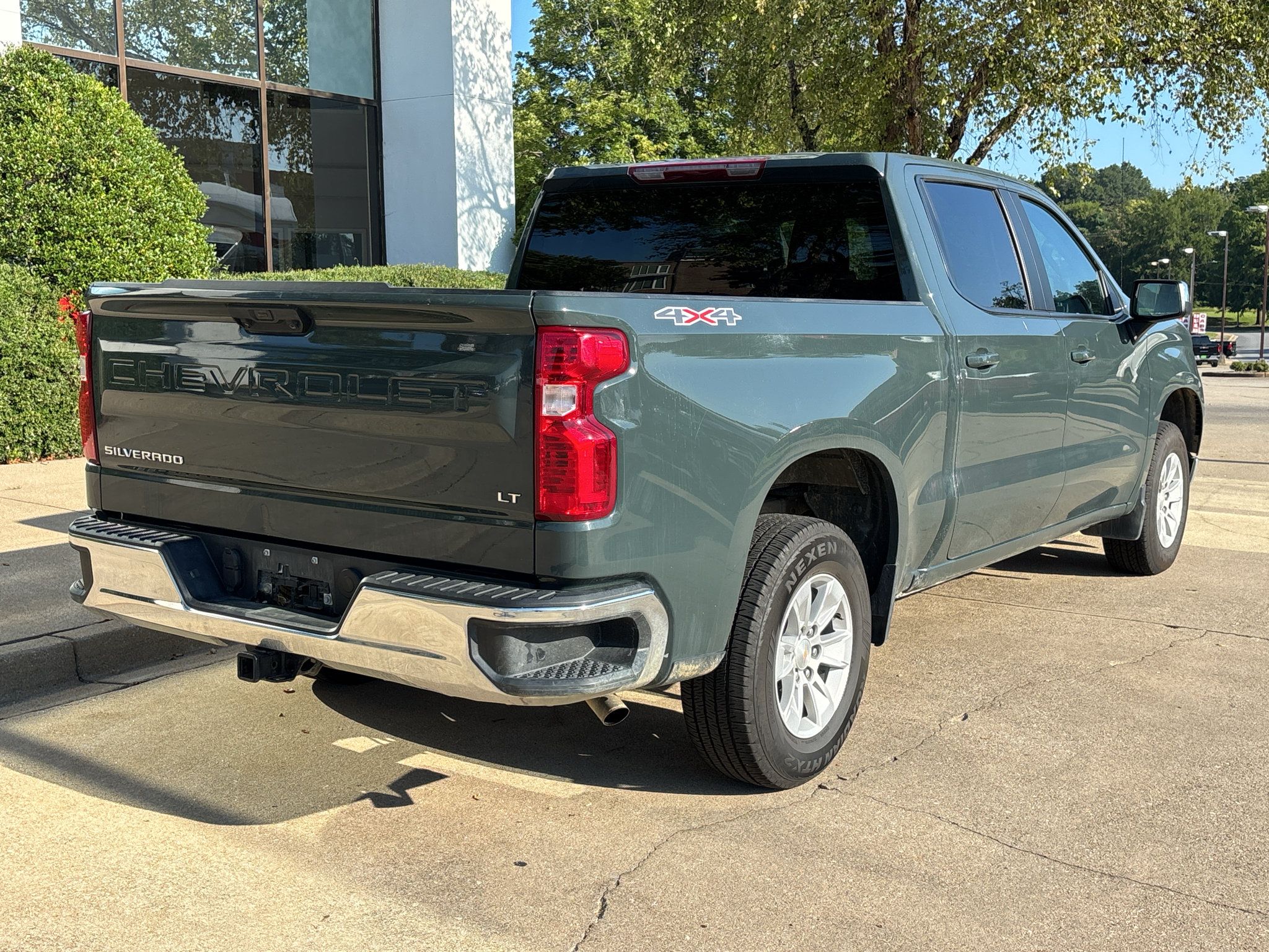 Used 2025 Chevrolet Silverado 1500 LT AWD/4WD image 8