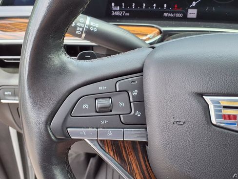 Used 2023 Cadillac Escalade Premium Luxury AWD/4WD image 38