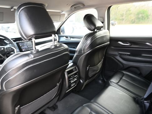 Used 2023 Jeep Grand Cherokee Laredo w/ Luxury Tech Group I image 21