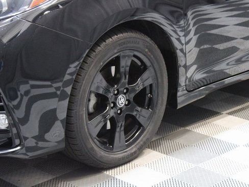 Used 2020 Toyota Sienna SE Premium w/ Nightshade Edition FWD image 26