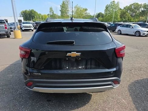 Used 2025 Chevrolet Trax LT w/ LT Convenience Package FWD image 5