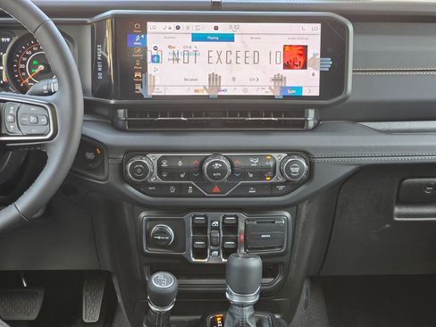 New 2025 Jeep Gladiator Sport image 27