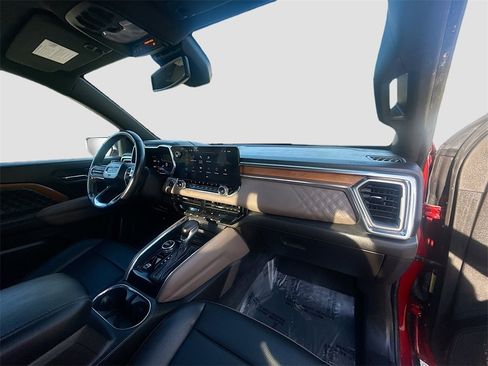 Used 2023 GMC Canyon Denali image 32