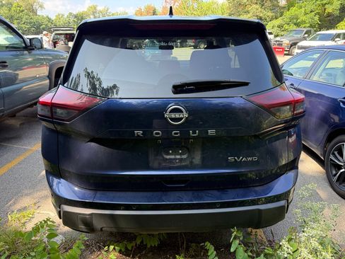 Used 2024 Nissan Rogue SV AWD/4WD image 3