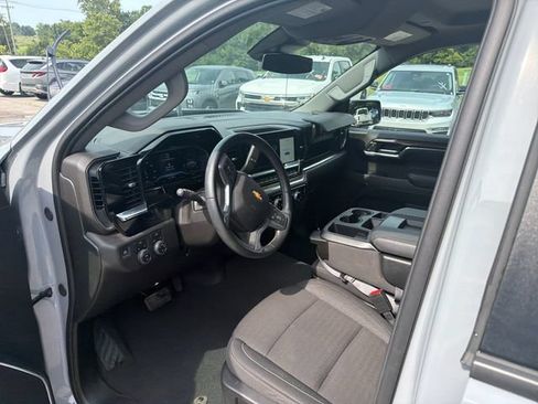Used 2024 Chevrolet Silverado 1500 LT AWD/4WD image 15