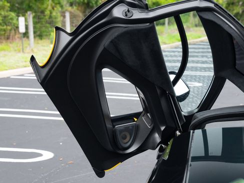 Used 2019 McLaren Senna image 55