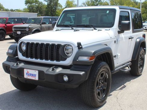 Used 2026 Jeep Wrangler Sport AWD/4WD image 2