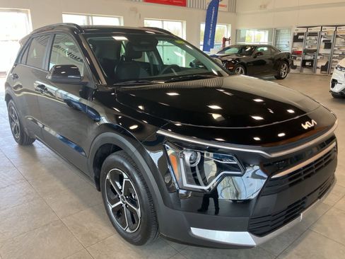 Used 2023 Kia Niro EX FWD image 3