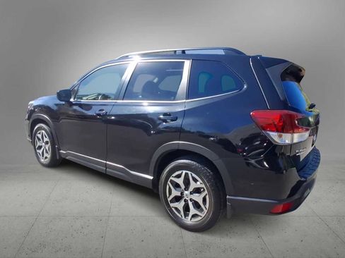 Used 2020 Subaru Forester Premium image 6