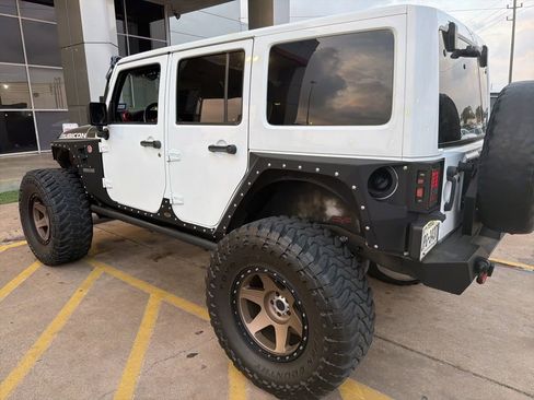 Used 2017 Jeep Wrangler Unlimited Rubicon AWD/4WD image 4