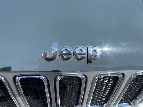 Used 2018 Jeep Renegade Limited AWD/4WD image 23
