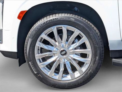 Used 2023 Cadillac Escalade Premium Luxury RWD image 30