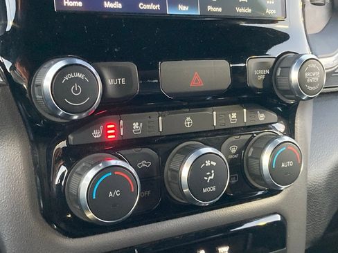 Used 2024 RAM 1500 Laramie image 25