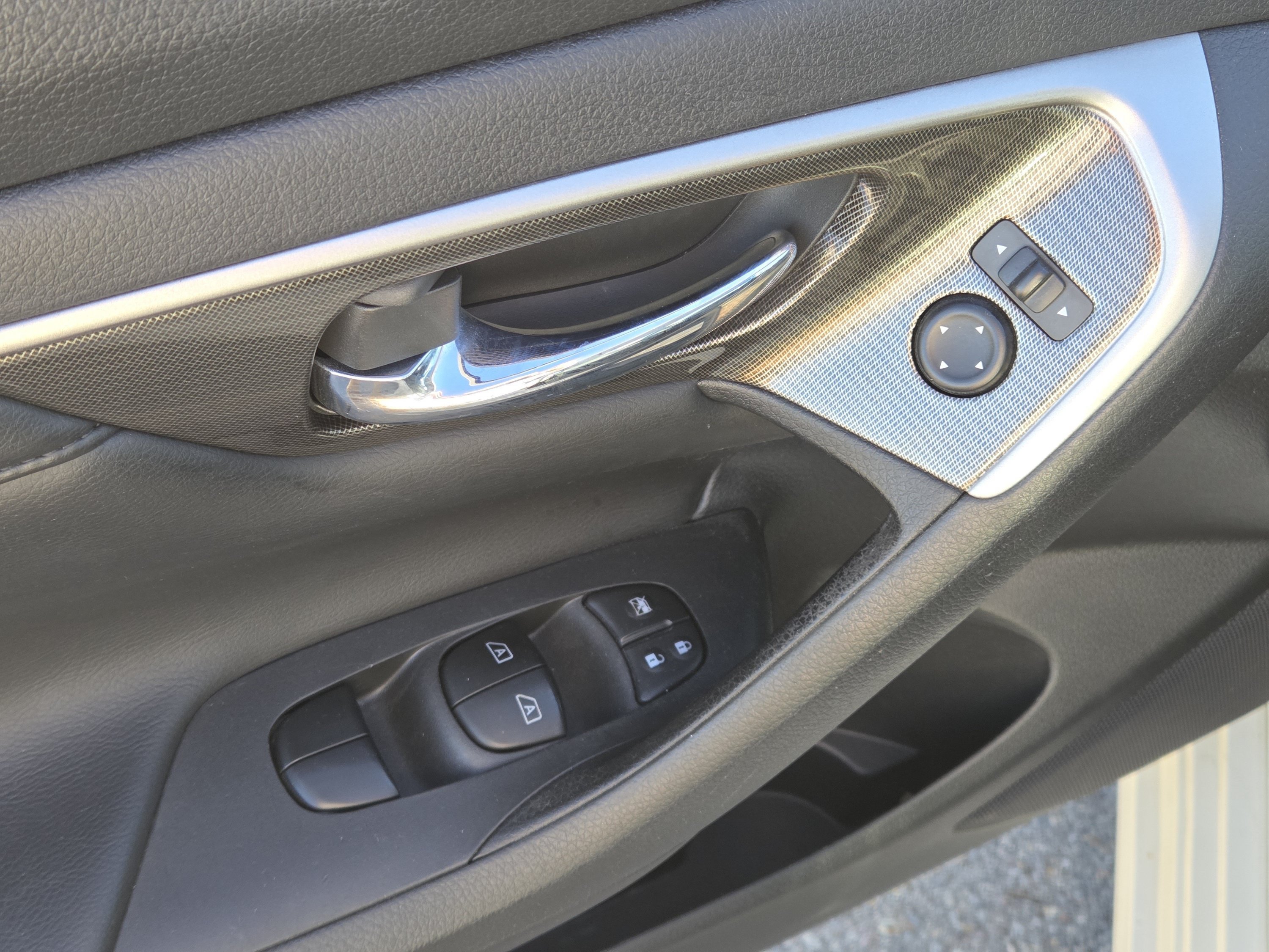 Used 2015 Nissan Altima 2.5 SL FWD image 29