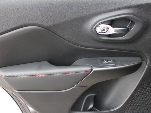 Used 2020 Jeep Cherokee Trailhawk w/ Trailer Tow Group image 38