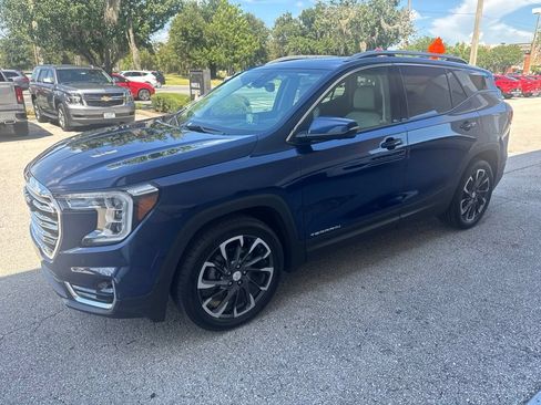 Used 2022 GMC Terrain SLT w/ Infotainment Package II FWD image 1