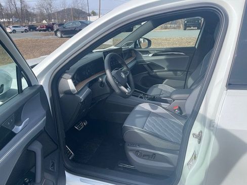 New 2026 Volkswagen Tiguan SEL R-Line image 5