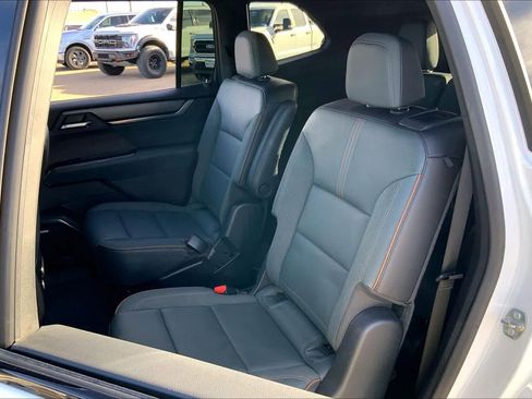 Used 2024 GMC Acadia AT4 w/ Luxury Package image 20