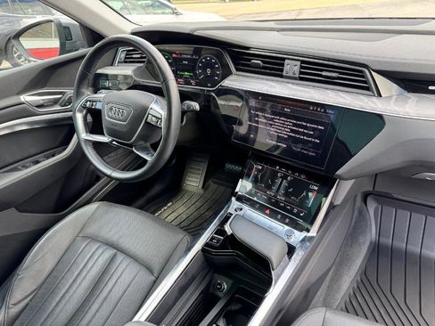 Used 2021 Audi e-tron Premium Plus w/ Premium Plus Package image 28
