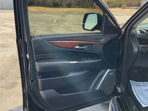 Used 2019 Cadillac Escalade Luxury image 22