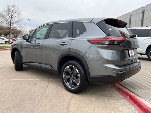 Used 2025 Nissan Rogue SV image 8