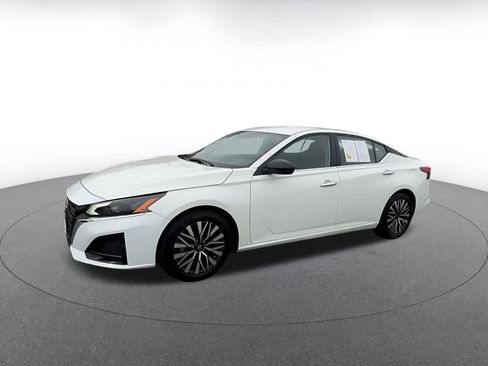 Used 2025 Nissan Altima 2.5 SV image 8