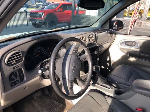 Used 2002 Chevrolet TrailBlazer LT w/ LT Leather Plus Pkg image 10