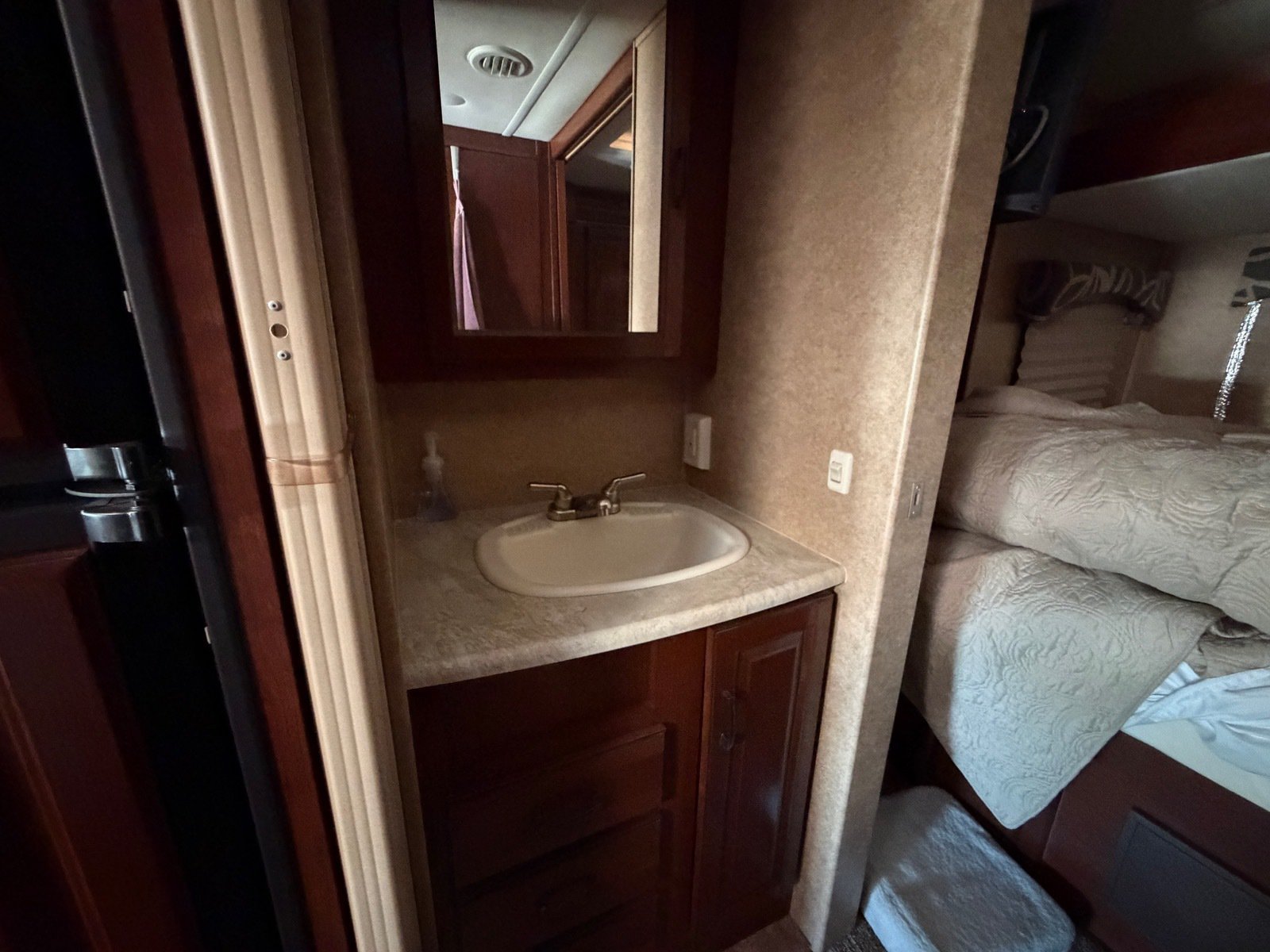 Used 2014 Ford E-450 and Econoline 450 Super Duty w/ Motorhome Prep Package RWD image 15