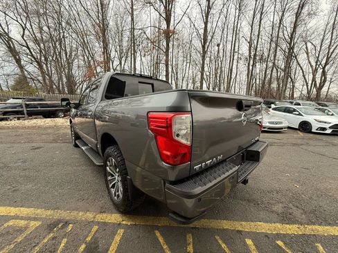 Used 2017 Nissan Titan SL AWD/4WD image 4