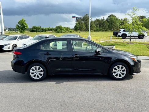 Used 2025 Toyota Corolla LE w/ Convenience Package FWD image 9