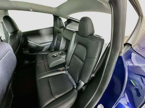 Used 2022 Tesla Model Y Long Range AWD/4WD image 27