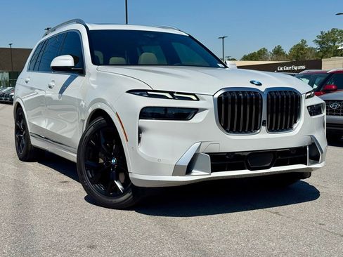 Used 2023 BMW X7 xDrive40i image 1