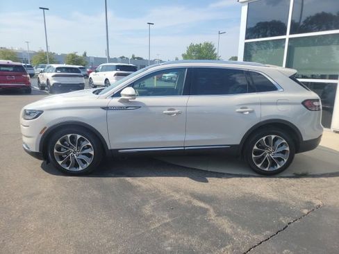 Certified 2022 Lincoln Nautilus Reserve w/ Luxury Package AWD/4WD image 3