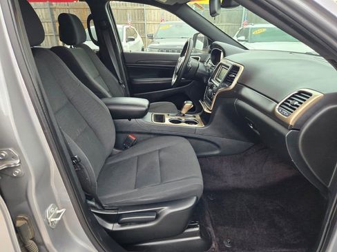 Used 2016 Jeep Grand Cherokee Laredo image 5