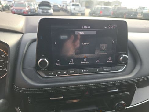 Used 2022 Nissan Rogue SV FWD image 17