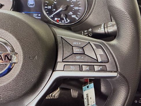 Used 2020 Nissan Rogue S FWD image 15