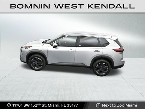 Used 2024 Nissan Rogue SV image 14