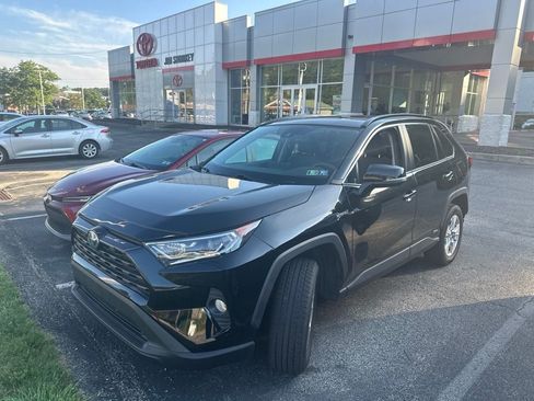 Used 2021 Toyota RAV4 XLE w/ Convenience Package AWD/4WD image 1