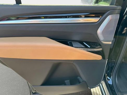 New 2026 Cadillac Escalade Luxury w/ LPO, Radiant Package AWD/4WD image 13