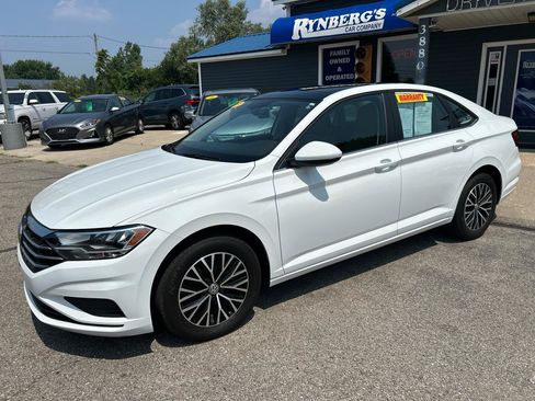 Used 2019 Volkswagen Jetta SE FWD image 1