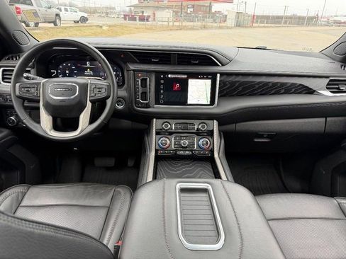 Used 2023 GMC Yukon XL Denali AWD/4WD image 13