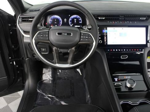 New 2026 Jeep Grand Cherokee 4WD image 11