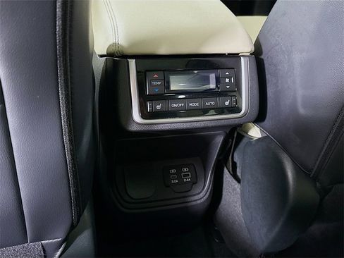 Certified 2024 Subaru Ascent Limited w/ Technology Package image 31