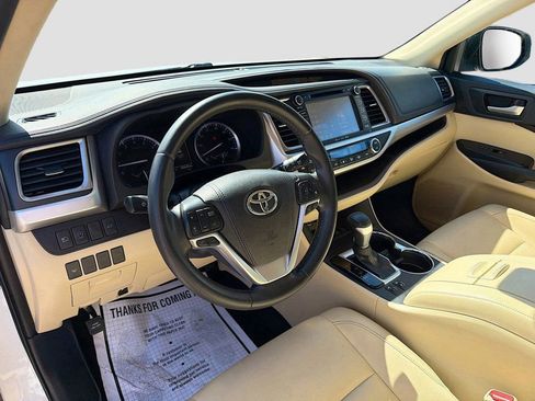 Used 2019 Toyota Highlander XLE image 28