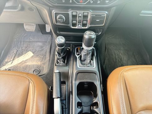 Certified 2020 Jeep Wrangler Unlimited Sahara AWD/4WD image 18