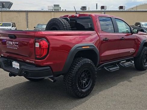 Used 2026 GMC Canyon AT4X w/ AT4X AEV Edition image 8