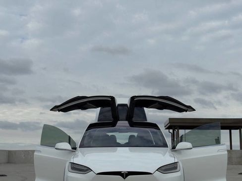 Used 2017 Tesla Model X 90D image 8