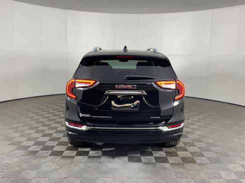 Used 2022 GMC Terrain Denali w/ Denali Premium Package image 4